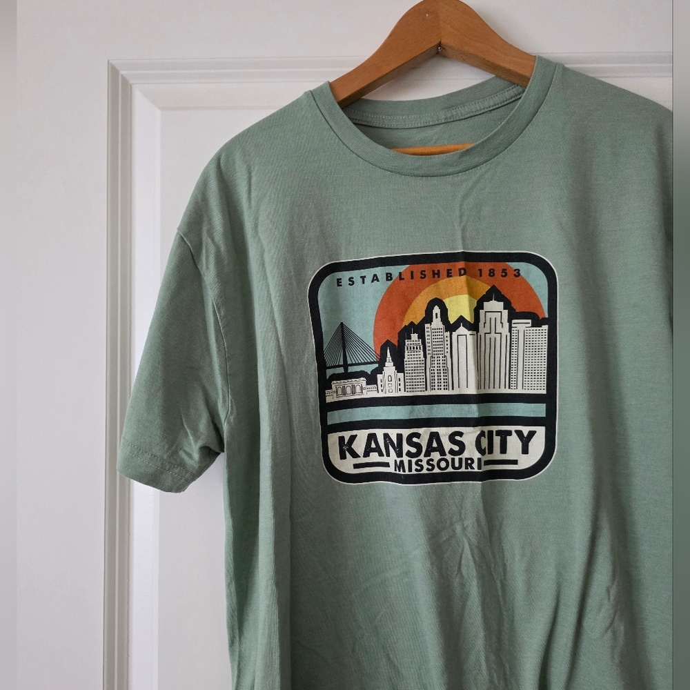 Kansas City Missouri Graphic Tshirt Unisex L Green